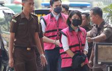 FOTO: Berompi Tahanan, Tersangka Korupsi Timah Harvey Moeis dan Helena Lim Digiring ke Kejaksaan Negeri Jakarta Selatan, Ini Reaksi Wajahnya