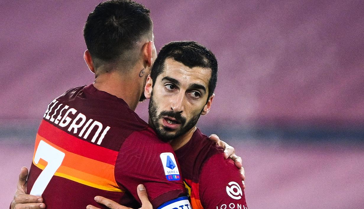 Gelandang Armenia, Henrikh Mkhitaryan yang kini tengah menjalani musim kedua bersama Inter Milan tercatat pernah berseragam AS Roma selama tiga musim, 2019/2020 dengan status pinjaman dari Arsenal dan 2020/2021 hingga 2021/2022 setelah dipermanenkan. Total tampil dalam 117 laga di semua kompetisi bersama AS Roma, ia sukses mencetak 29 gol dan 28 assist, termasuk satu kali hattrick yang dibuat pada pekan ke-7 Serie A 2020/2021 saat AS Roma menang 3-1 atas tuan rumah Genoa (8/11/2020). (AFP/Vincenzo Pinto)