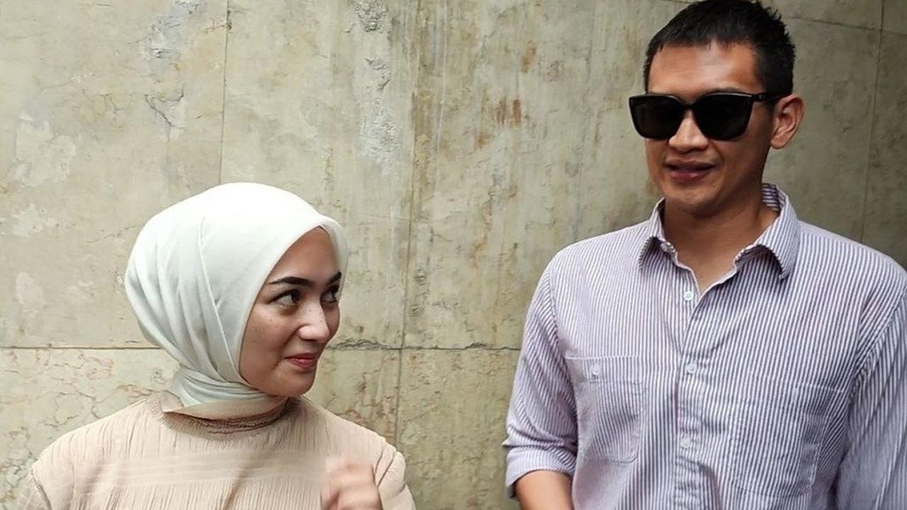 7 Potret Rezky Aditya Mengaku Siap Jalani Tes DNA, Minta Pihak Wenny Aryani yang Tentukan Tempatnya