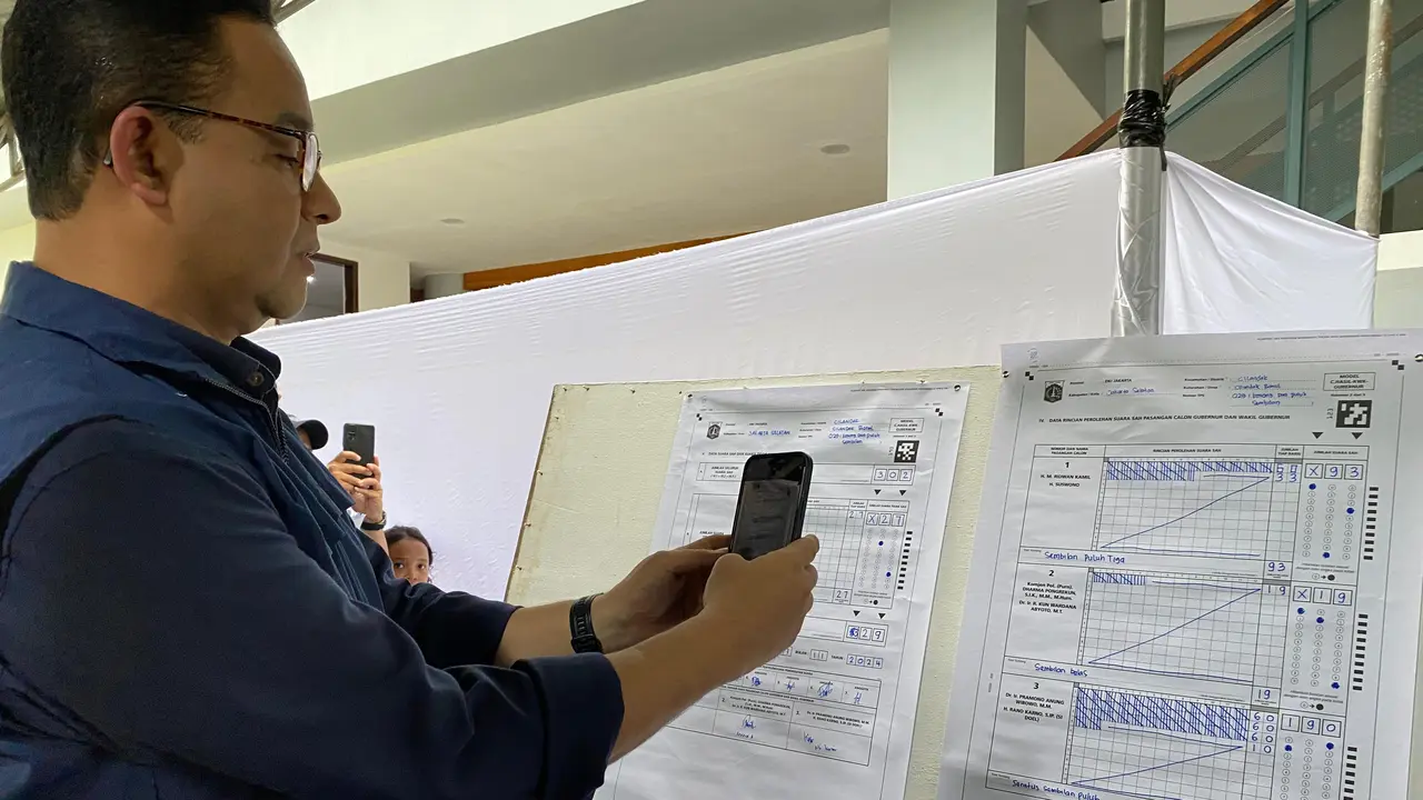 Berdasarkan hasil perhitungan, pasangan calon (paslon) gubernur dan wakil gubernur Jakarta nomor urut 03 Pramono Anung-Rano Karno alias Si Doel menang telak di Tempat Pemungutan Suara (TPS) 29 Lebak Bulus, Jakarta Selatan (Liputan6.com/Nanda Perdana Putra
