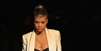 Sofia Richie, mantan kekasih Justin Bieber yang belum lama dikabarkan putus, hadir di Milan Fashion Week 2016 dengan tampilan yang memukau (25/9). (AFP/Bintang.com)