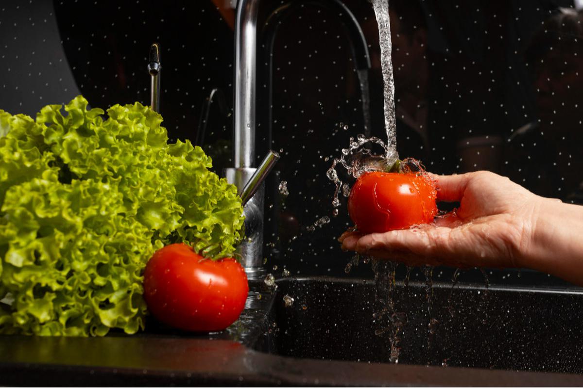 Cara Alami Hilangkan Pestisida dari Buah dan Sayur Pakai Baking Soda