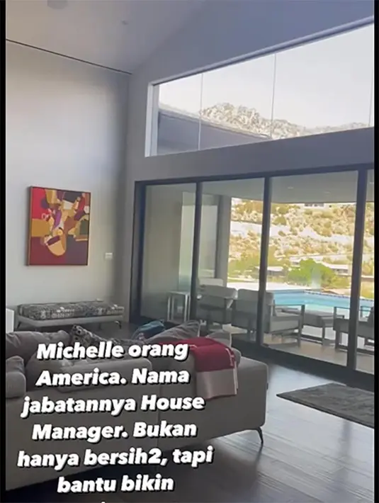 Tidak hanya mewah dan lengkap dengan fasilitasnya, rumah Farah Quinn berada di bukit dengan pemandangan yang sangat indah. [Instagram/farahquinnofficial]