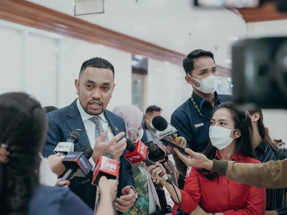 Sahroni DPR: Negara Tak Boleh Tunduk dengan Preman Berkedok Ormas - News  Liputan6.com