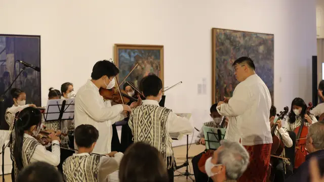 Pertunjukkan Symphony of Colors dari Be Sharp (foto : Daniel Kampua)