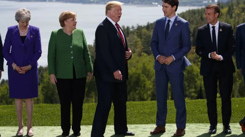 Suasana foto bersama para pemimpin G7 dalam KTT di Kanada. Donald Trump dikucilkan?