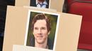 Foto aktor Benedict Cumberbatch tertempel di tempat duduk untuk ajang penghargaan insan pertelevisian dunia Emmy Awards 2018 di Teater Microsoft, Los Angeles, Kamis (13/9). Emmy Awards ke-70 akan digelar 17 September mendatang (Jordan Strauss/Invision/AP)