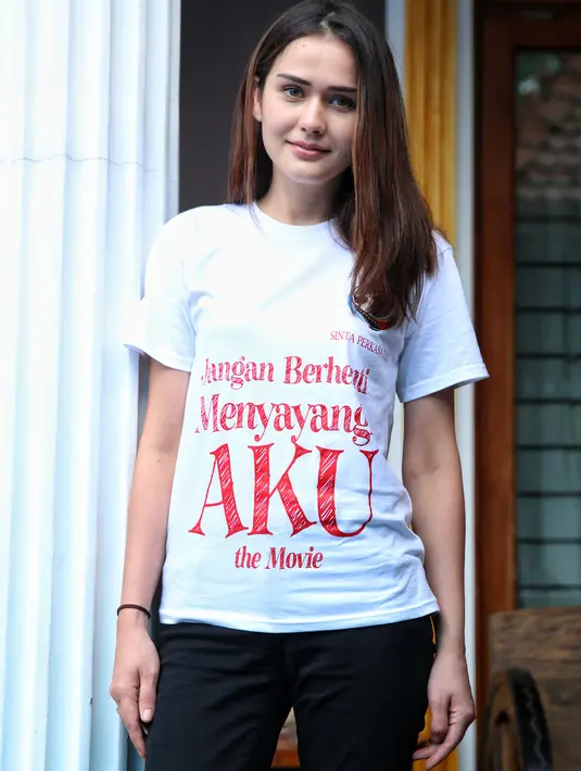 Senk Lotta hadir saat syukuran jelang proses syuting film Jangan Berheti Menyayangi Aku di kawasan BSD, Tangerang Selatan, Kamis (12/3/2020). (Adrian Putra/Fimela.com)