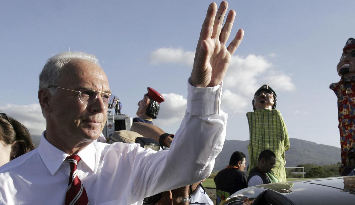 Kesehatan Franz Beckenbauer diketahui semakin menurun setelah kepergian sang putra, Stephan pada 2015 lalu. Sejak itu, Beckenbauer berjuang melawan penyakit parkinson, dimensia, dan juga melakukan operasi jantung. (AP Photo/Kent Gilbert)