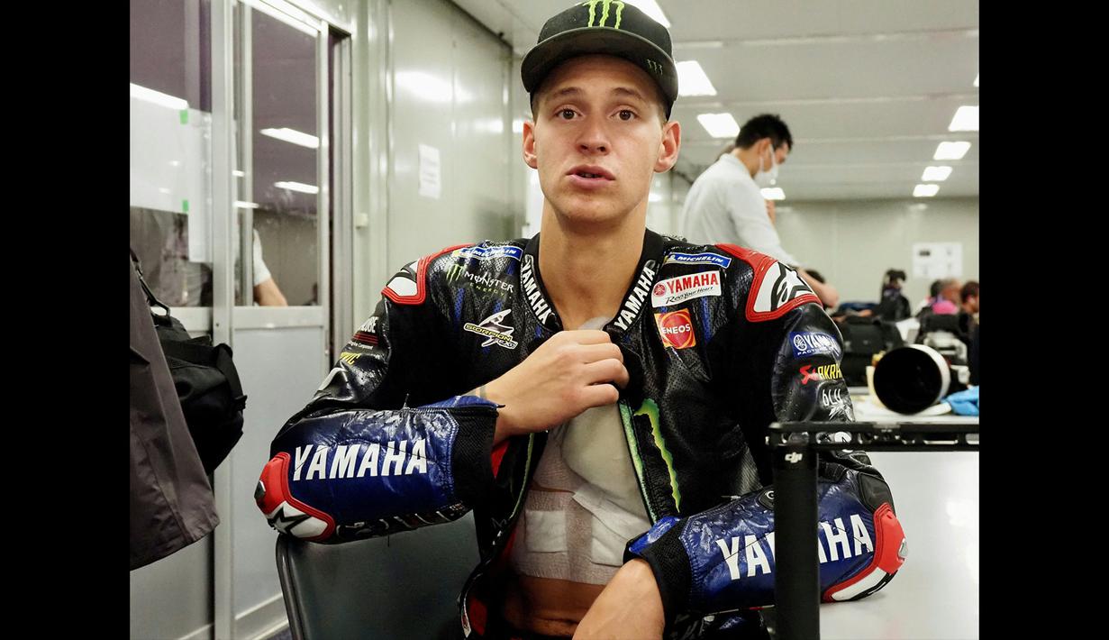 Fabio Quartararo mengalami kecelakaan saat balapan MotoGP Aragon 2022 yang baru melewati tiga tikungan. (AFP/Toshifumi Kitamura)