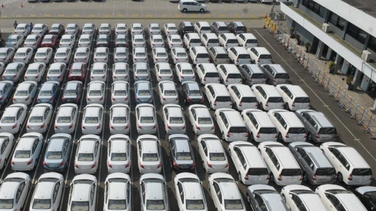 Pertengahan 2015, penjualan mobil di Indonesia menurun