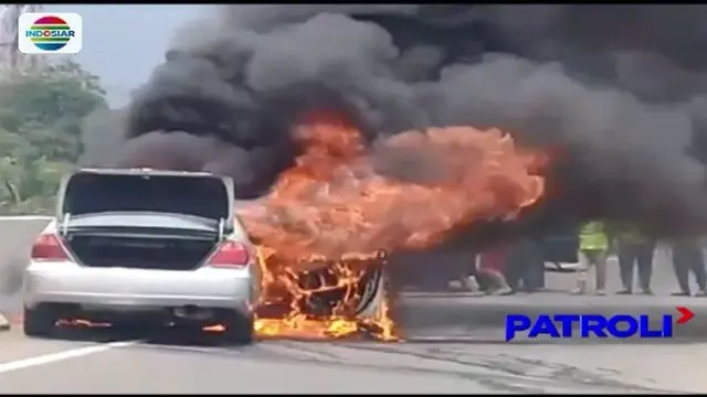 Diduga mengalami korsleting pada bagian mesinnya, sebuah mobil sedan mewah hangus terbakar di jalan Tol Jagorawi. Peristiwa tersebut mengakibatkan kemacetan arus lalu lintas hingga pintu Tol Ciawi.