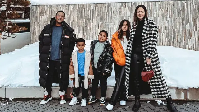 Potret Keluarga Nia Ramadhani (Instagram/@ramadhaniabakrie)