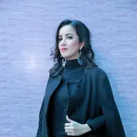 Ada pengalaman pahit yang dirasakan saat menikah dengan Rudy Sutopo. Sejak 2011, Andy Soraya resmi dipersunting lelaki yang mengaku sebagai pengusaha Rudy Sutopo. Sebuah mobil mewah sebagai kado pernikahannya. (Adrian Putra/Bintang.com)