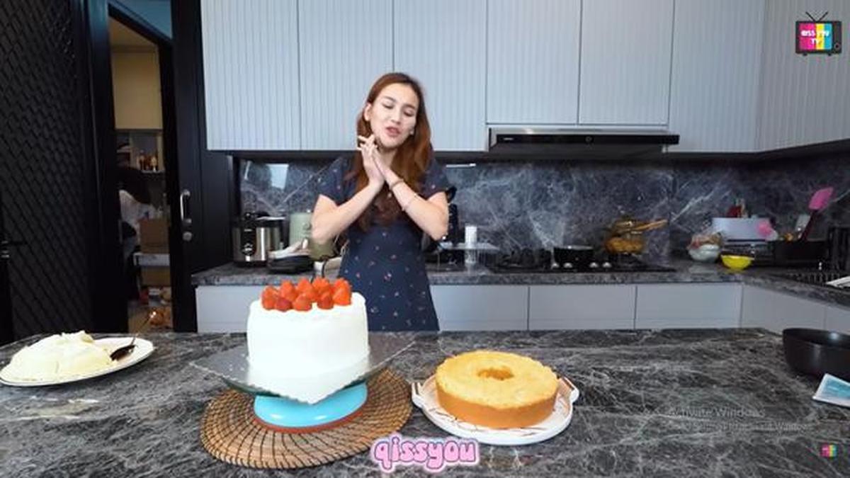 6 Potret Dapur Ayu Ting Ting di Rumah Jaksel, Desain Elegan dan Modern