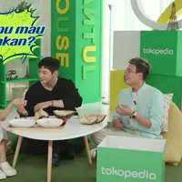 Dari cobain durian sampai gombalin Han Yoora, intip aksi menggemaskan Cha Eun Woo di Mantul House. (YouTube Tokopedia)