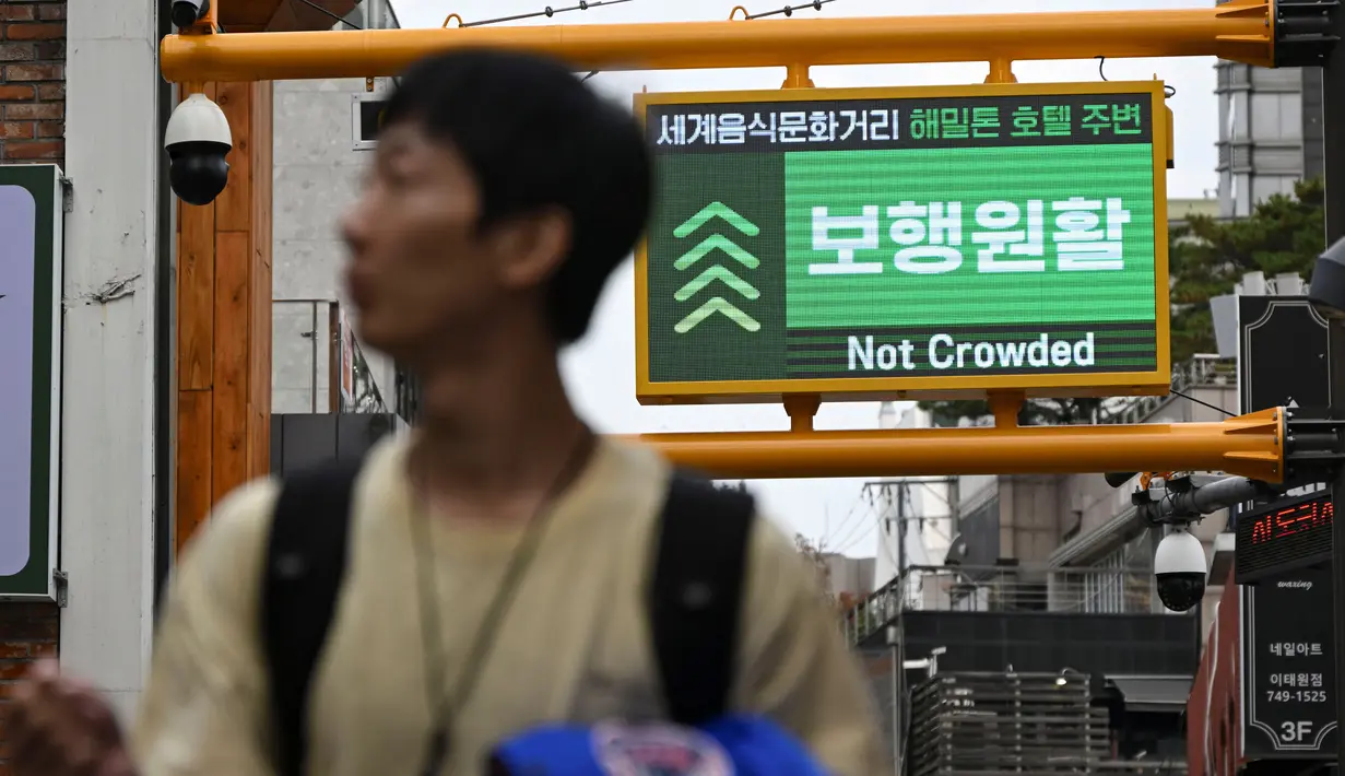 Kini, Itaewon yang semarak dikenang sebagai lokasi tragedi yang mengubah malam Halloween menjadi momen kelam dalam sejarah. (Shin Yong-ju/AFP)