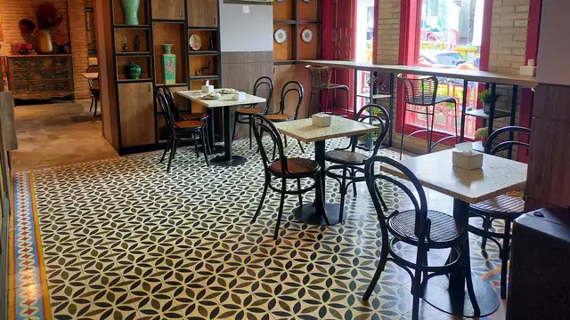 Rekomendasi Tempat Makan Dekat Stasiun Tanah Abang