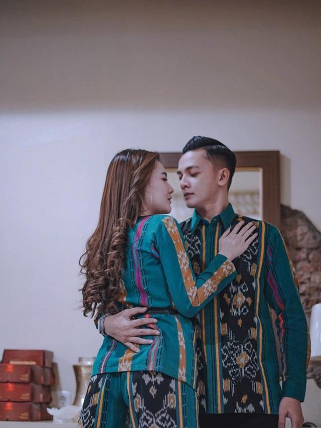 Potret Mesra Nella Kharisma Dan Kekasih Yang Baru 4 Bulan Pacaran Showbiz Liputan6 Com
