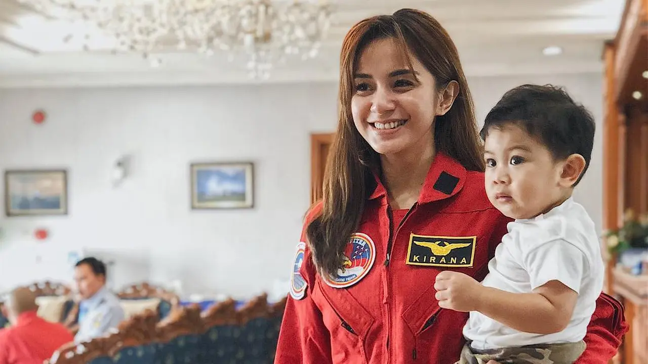 [Bintang] Artis Tangguh Jadi Single Parent