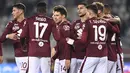 Gelandang Torino, Josip Brekalo (tengah) berselebrasi usai mencetak gol ke gawang Fiorentina selama pertandingan lanjutan Liga Serie A Italia di stadion Olimpiade di Turin, Italia, Selasa (11/1/2022). Josip Brekalo mencetak dua gol dan mengantar Torino menang  atas Fiorentina 4-0. (Fabio Ferrari/LaP