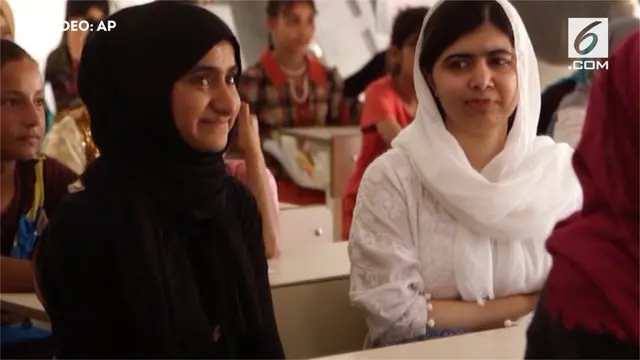 Malala Yousafzai mengunjungi sebuah  sekolah anak perempuan di Hassan Sham Camp.