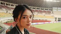 Anneth Delliecia Hadir di Stadion Dukung Hokky Caraka, Diduga Dekat