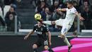 Pemain Sampdoria, Tomas Rincon, mengontrol bola saat melawan Juventus pada laga pekan ke-26 Serie A 2022/2023 di Allianz Stadium, Senin (13/03/2023). (Spada/LaPresse via AP)