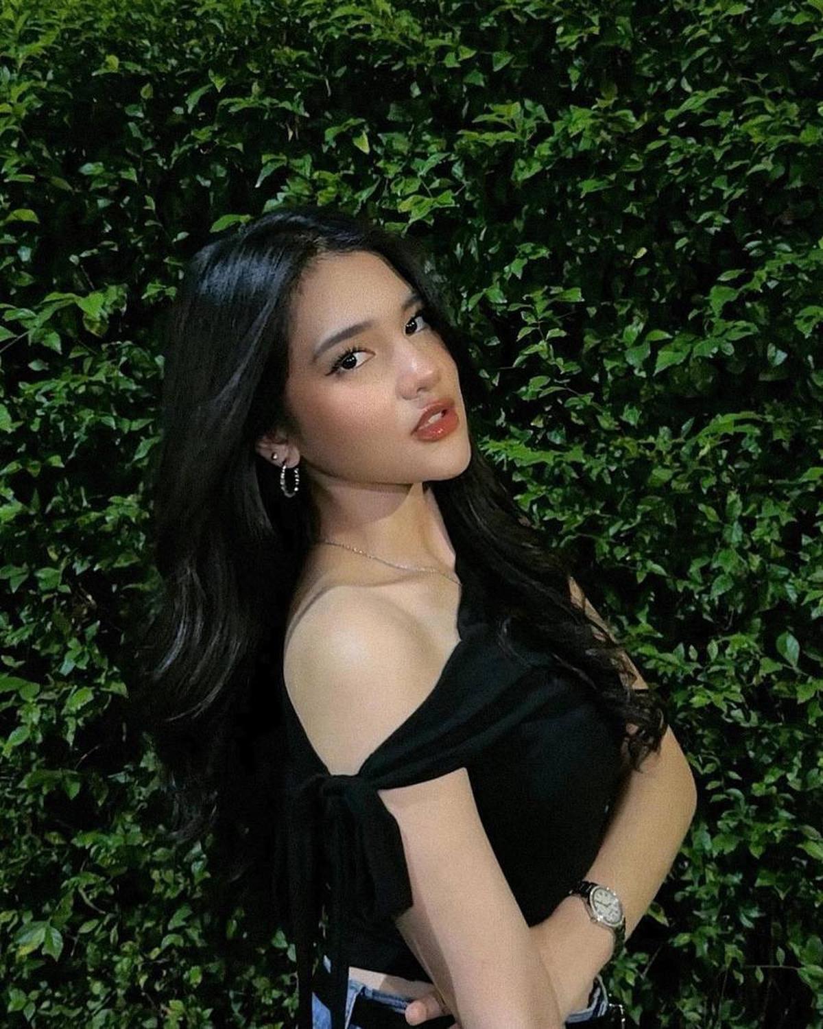 Bikin Takjub dan Berkali-Kali Dipuji Netizen, Ini 7 Potret Davina Karamoy dalam Penampilan Simple namun Tetap Berkelas - Photoshoot Terbaru Jadi Sorotan