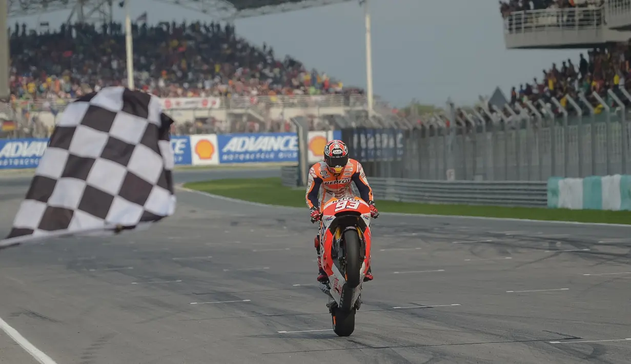 Marc Marquez masih membela tim Repsol Honda saat meraih gelar juara dunia MotoGP musim 2014. Marquez memecahkan rekor Casey Stoner setelah meraih 13 kali posisi pole. (AFP/Mohd Rasfan)