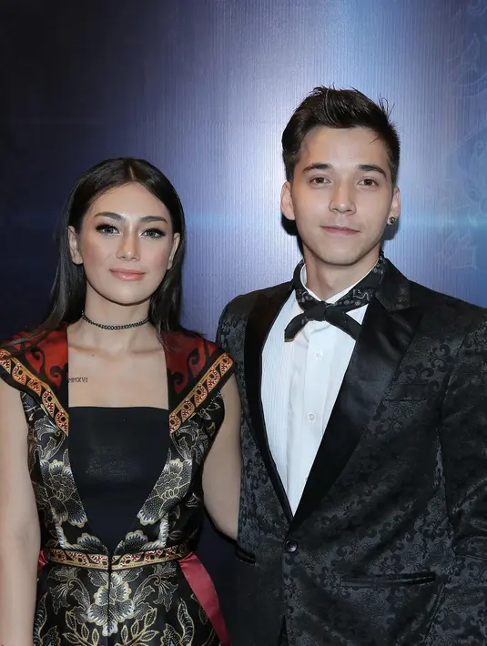 Malam itu, Celine terlihat menemani kekasihnya yang namanya masuk dalam nominasi sebagai Aktor Terfavorit dalam Panasonic Gobel Awards 2016. Bagi Celine, ini merupakan bentuk dukungannya pada sang kekasih. (Galih W. Satria/Bintang.com)