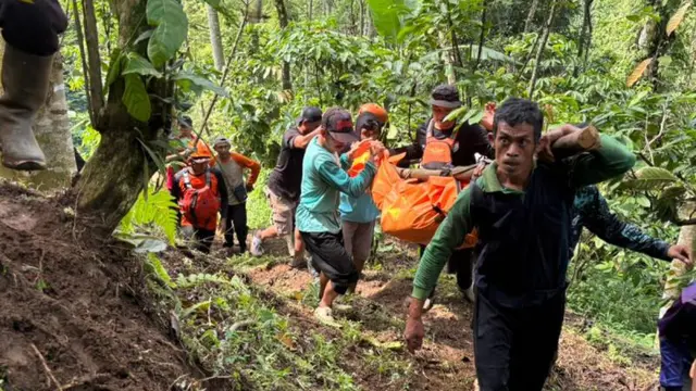 Evakuasi Mahasiswa UIN Semarang yang meninggal di Kendal