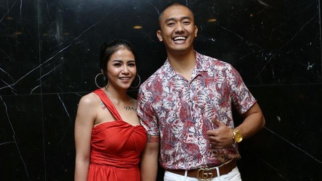 Unik Cara Uus Jaga Romantisme Di Rumah Tangganya News Entertainment Fimela Com