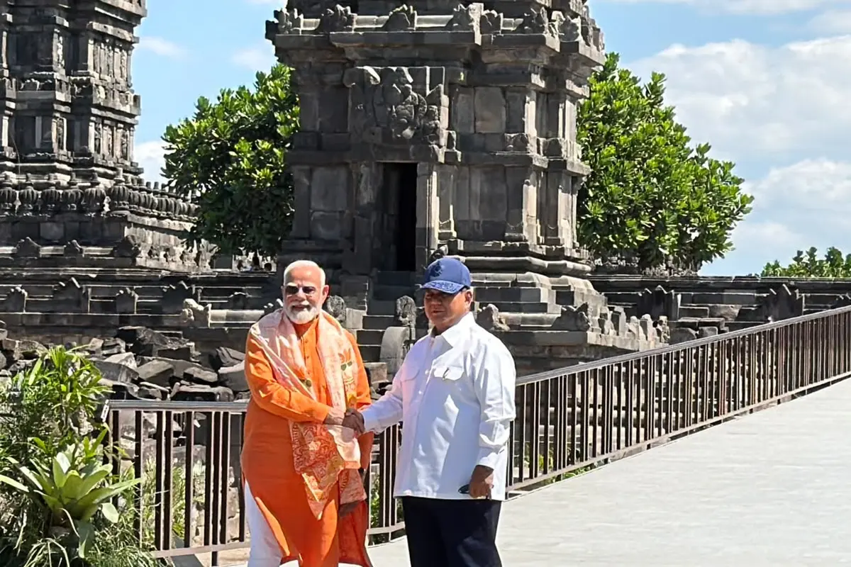 Presiden Prabowo dan PM India Modi tiba di kawasan Candi Prambanan. (Liputan6.com/Lizsa Egeham)