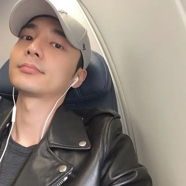 Roy Kim (Instagram/ @roykimmusic - https://www.instagram.com/p/Buk9DrYj5DP/)
