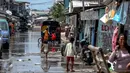Pemprov DKI Jakarta berencana merelokasi pemukiman nelayan di Kali Adem ke rusun Muara Baru karena kawasan tersebut bagian dari revitalisasi pelabuhan, Muara Angke, Jakarta Utara, Senin (2/1). (Liputan6.com/Faizal Fanani)