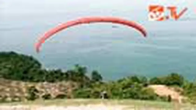 Lomba Paralayang Sambil Promo Pariwisata