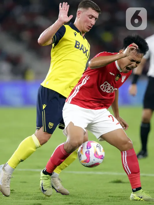 Oxford United menutup babak pertama dengan kemenangan 3-1 atas Liga Indonesia All Star. (Liputan6.com/Helmi Fithriansyah)