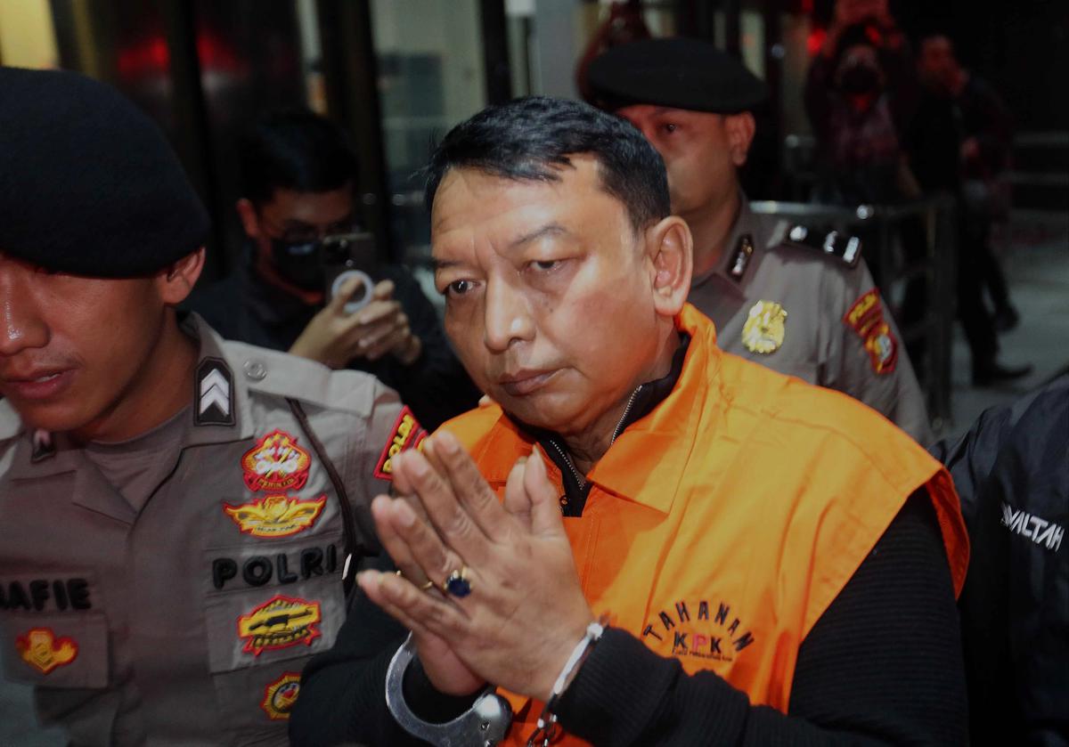 FOTO: Ketua dan Wakil Ketua Pengadilan Negeri Depok Ditahan KPK