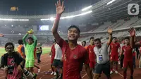 Pemain tengah Timnas Indonesia, Brylian Negiehta Aldama merayakan hasil imbang melawan Korea Utara pada laga kualifikasi Grup K Piala AFC U-19 2020 di Stadion Utama Gelora Bung Karno, Jakarta, Minggu (10/11/2019). Indonesia lolos ke putaran Piala AFC U-19 2020. (Liputan6.com/Helmi Fithriansyah)