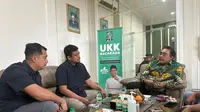 Menantu Presiden Jokowi, Bobby Nasution menuntaskan ujian kepatutan dan kelayakan atau UKK calon kepala daerah di Kantor DPP PKB, Jakarta. (Liputan6.com/Muhammad Radityo Priyasmoro).