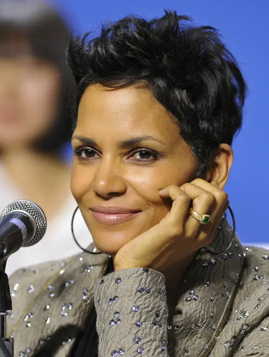 Alasan yang dikemukakan sebagai penyebab perceraian pun merupakan ‘lagu lama,’ perbedaan yang tak dapat disatukan kembali. “Dengan berat hati kami telah memutuskan untuk bercerai,” kata mereka dalam suatu pernyataan. (Bintang/EPA)