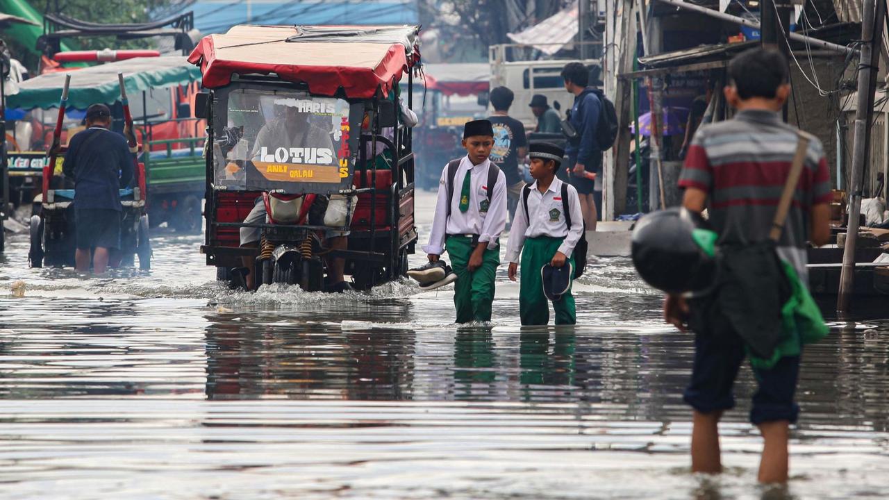Banjir rob rendam Muara Baru