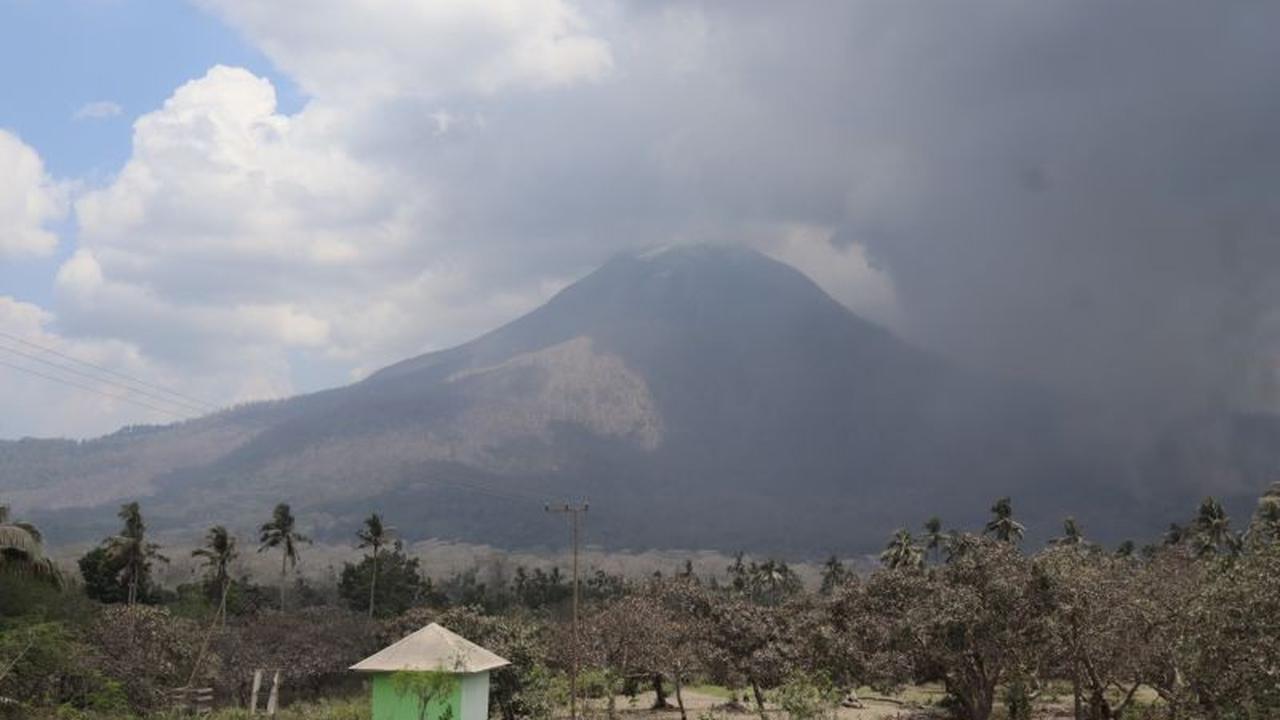 Status Gunung Lewotobi Laki-laki Turun ke Siaga: Apa Artinya dan Tetap Waspada Potensi Lahar?