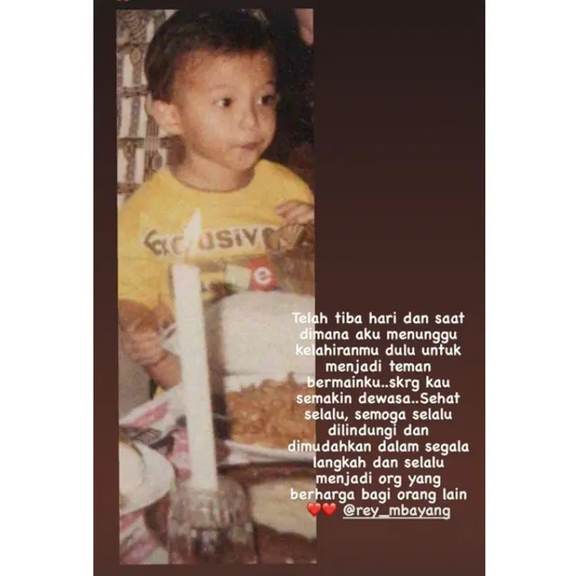 6 Potret Masa Kecil Rey Mbayang, Bak Pinang Dibelah Dua dengan Shaka