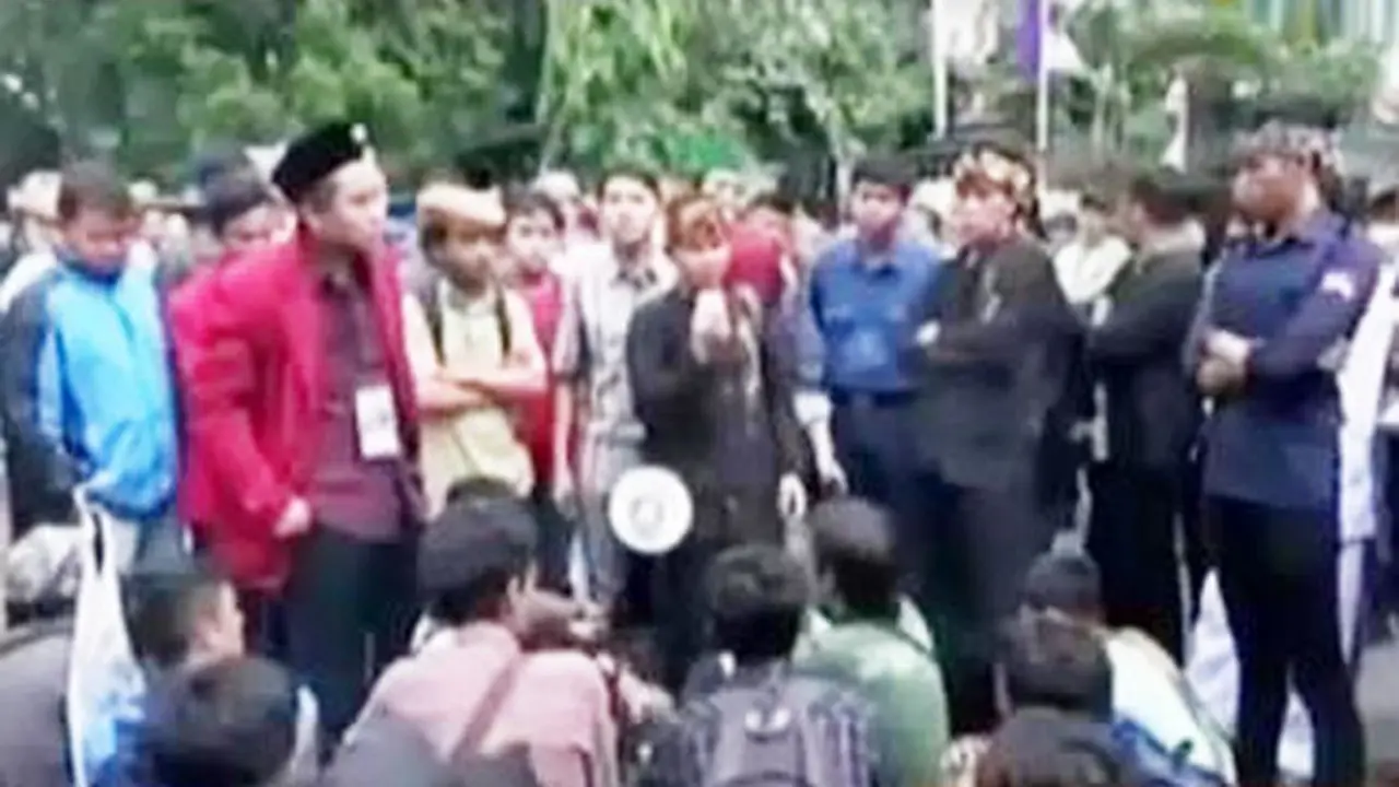 Unjuk Rasa Mahasiswa Sukabumi hingga Komunitas Terminal Hujan
