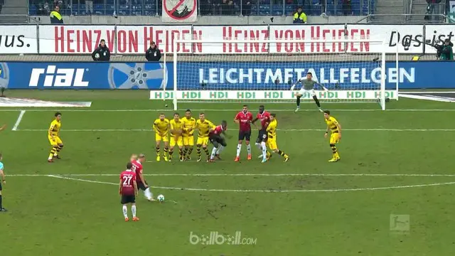 Berita video highlights Bundesliga 2017-2018 antara Hannover melawan Borussia Dortmund dengan skor 4-2. This video presented by BallBall.