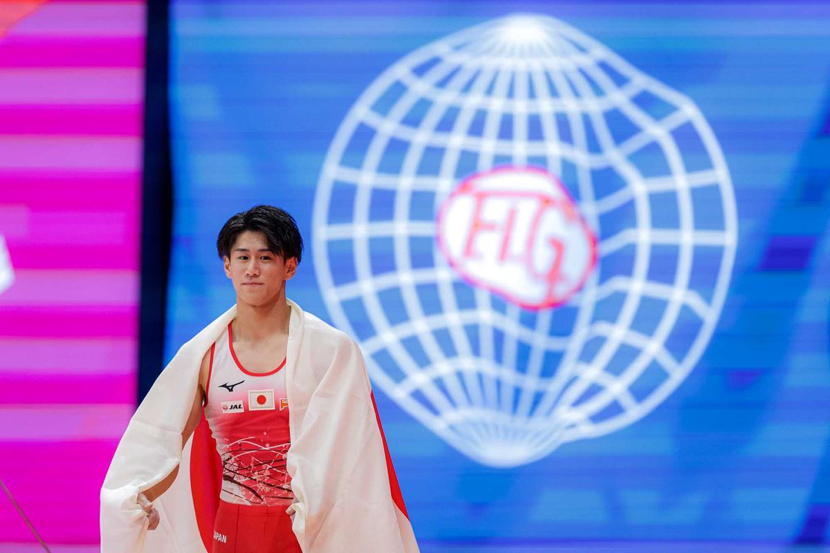 FOTO: Aksi Daiki Hashimoto Cetak Hattrick Emas di Kejuaraan Dunia Gimnastik Jakarta