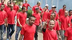 Sejumlah narapidana saat hendak rehabilitasi sosial therapeutic community (TC) di Lapas Narkotika Klas IIA Jakarta, Selasa (10/5). Kegiatan ini merupakan kerja sama Lapas Narkotika Klas IIA Jakarta dengan BNNP DKI Jakarta. (Liputan6.com/Immanuel Antonius)