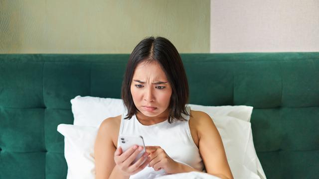 Ilustrasi wanita merasa cemas